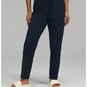 Lululemon Navy Stretch High-Rise 7/8 Pant